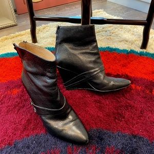 ELIZABETH and JAMES Reilly Harness Leather Booties 9